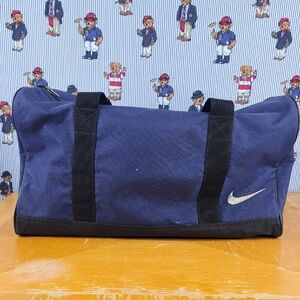 Vintage Nike swoosh spellout navy blue & black 2-handle med sz duffle gym bag